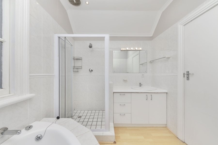 To Let 4 Bedroom Property for Rent in Kenilworth Upper Western Cape